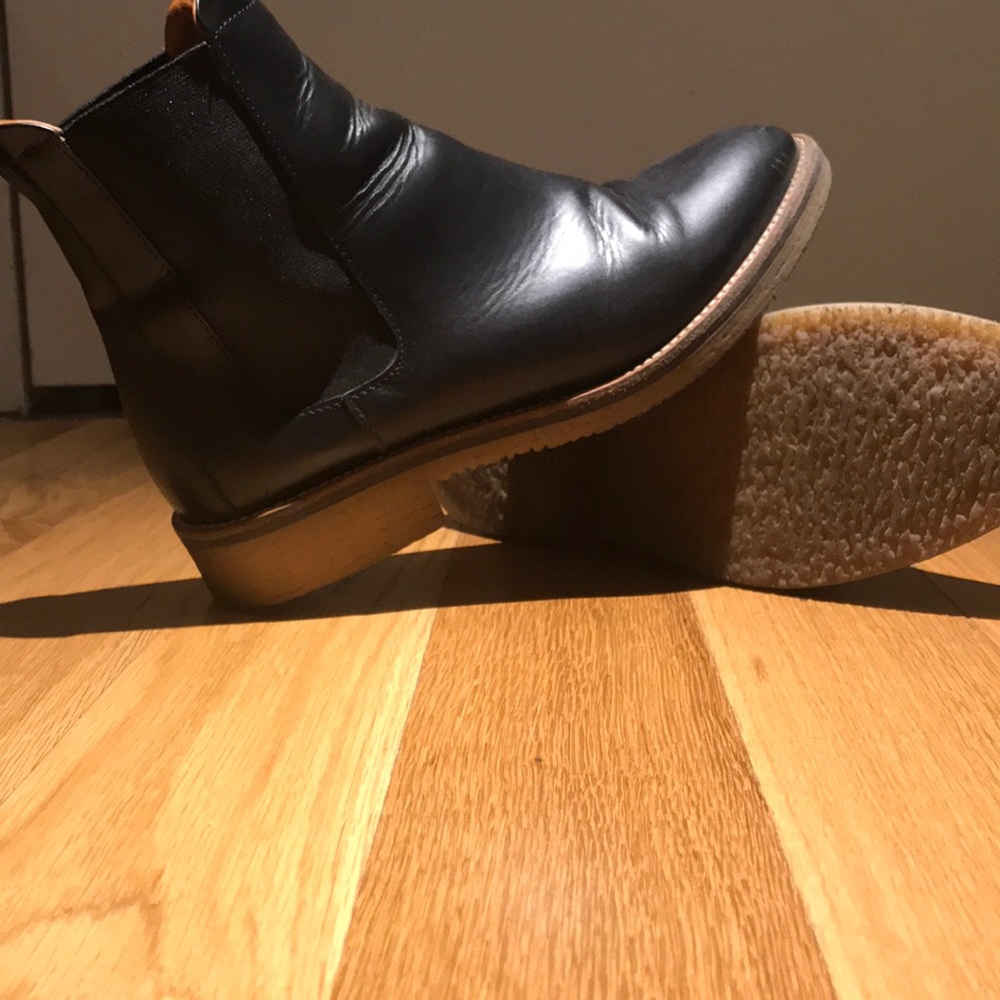 Everlane Chelsea Boots